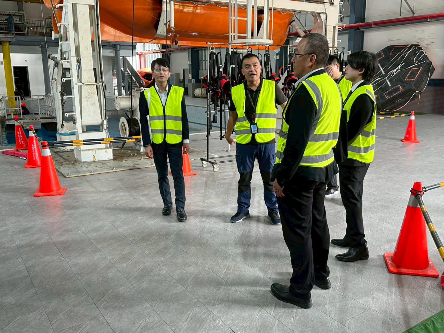 人培訓練區參訪